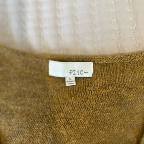 Pinch long sleeve V neck sweater size Large - Picture 8 of 9